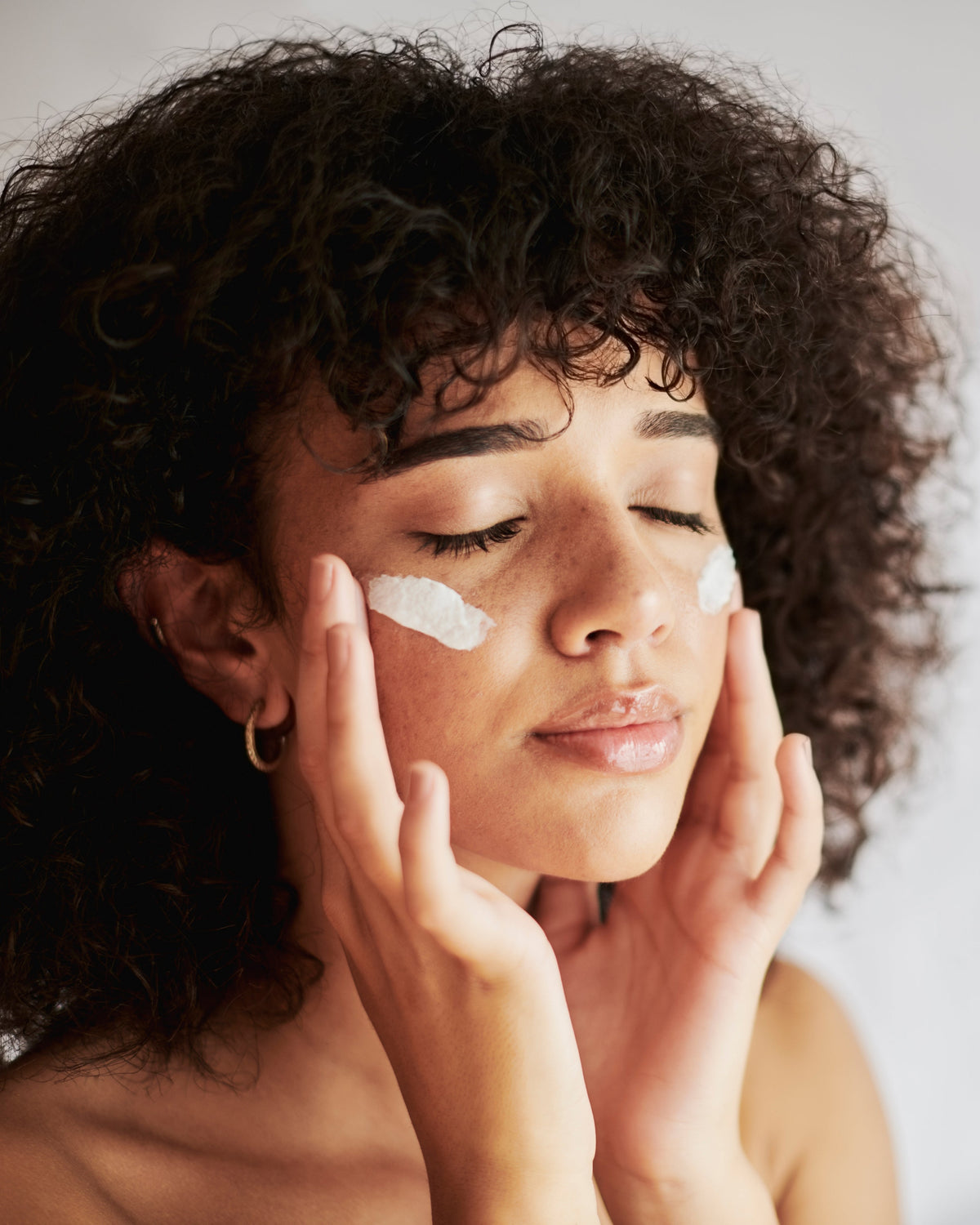 Aminocare® Reverse Face Cream for healthy-looking summer skin and daily skincare support